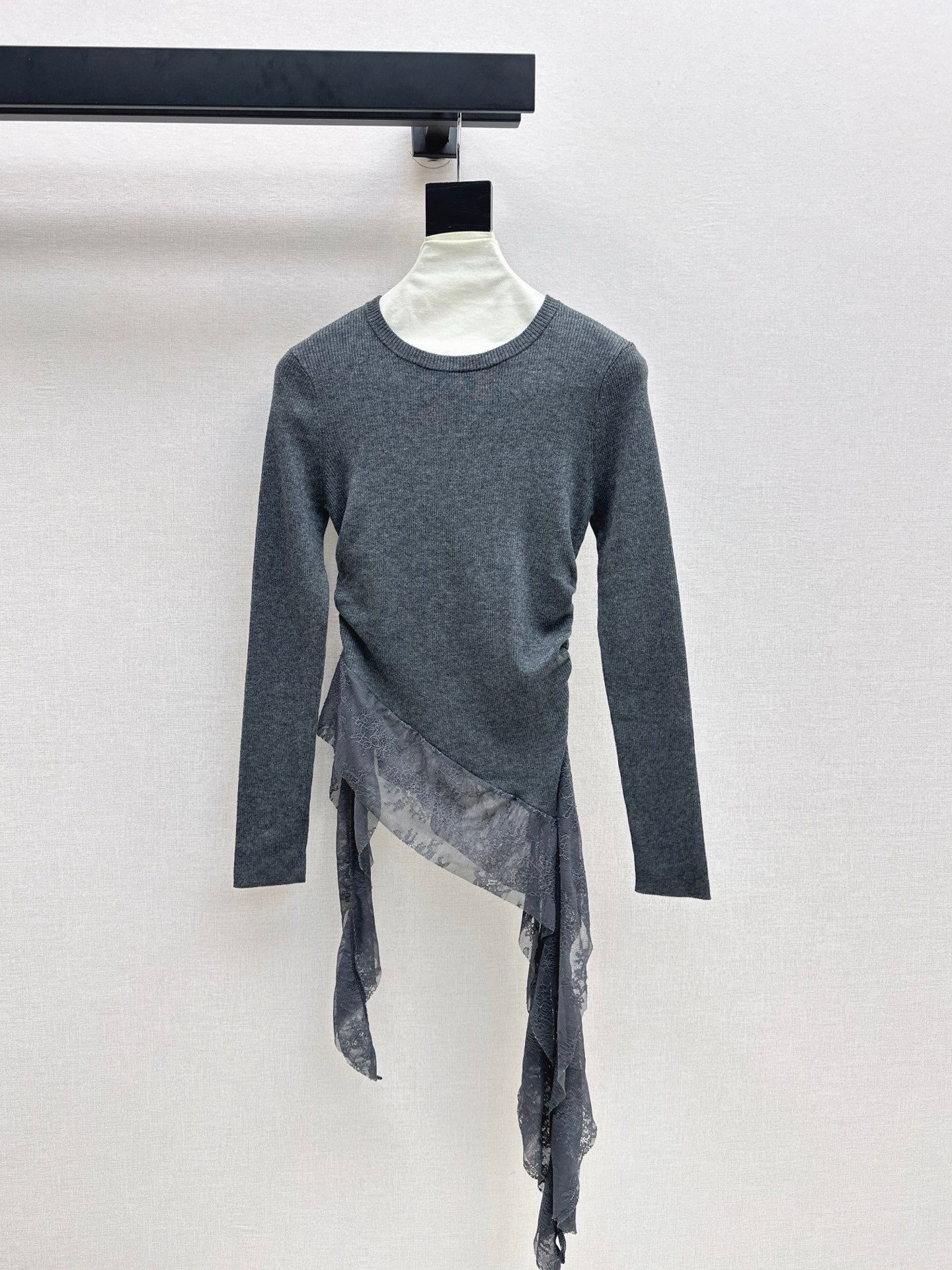 MIUMIU LONG-SLEEVE KNIT TOP STYLE 820