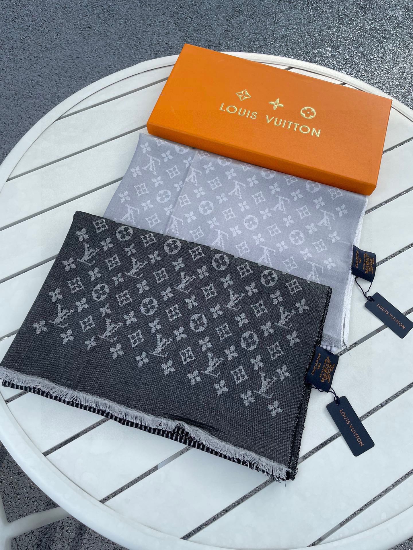 LOUIS VUITTON MONOGRAM SCARF 200 CM IN LIGHT GRAY CASHMERE AND SILK 388079