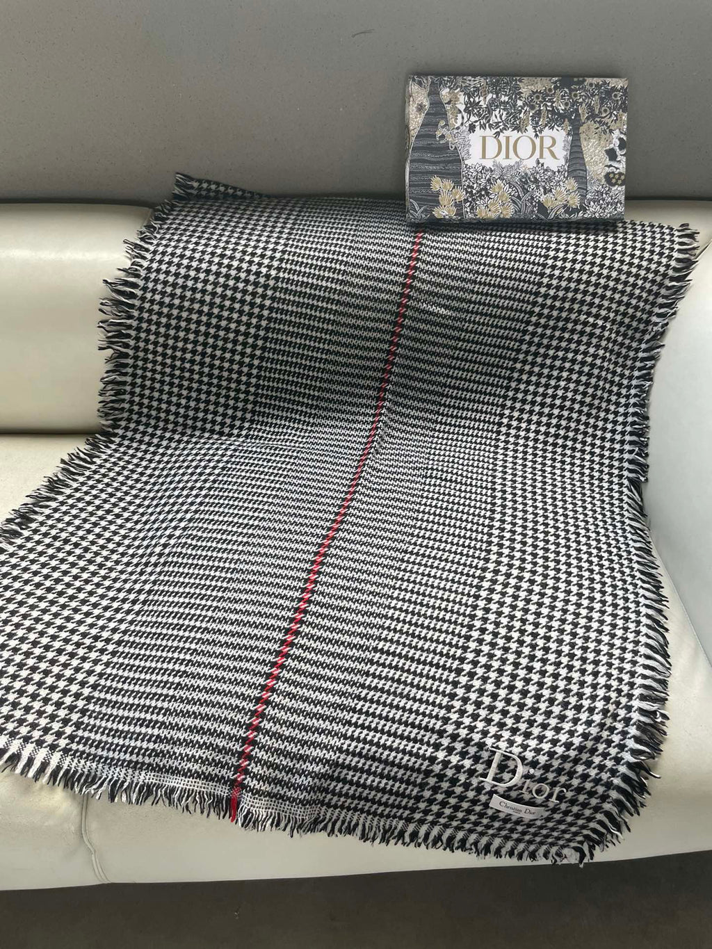 DIOR HOUNDSTOOTH SCARF 200 CM IN BLACK MIX WHITE WOOL 399969