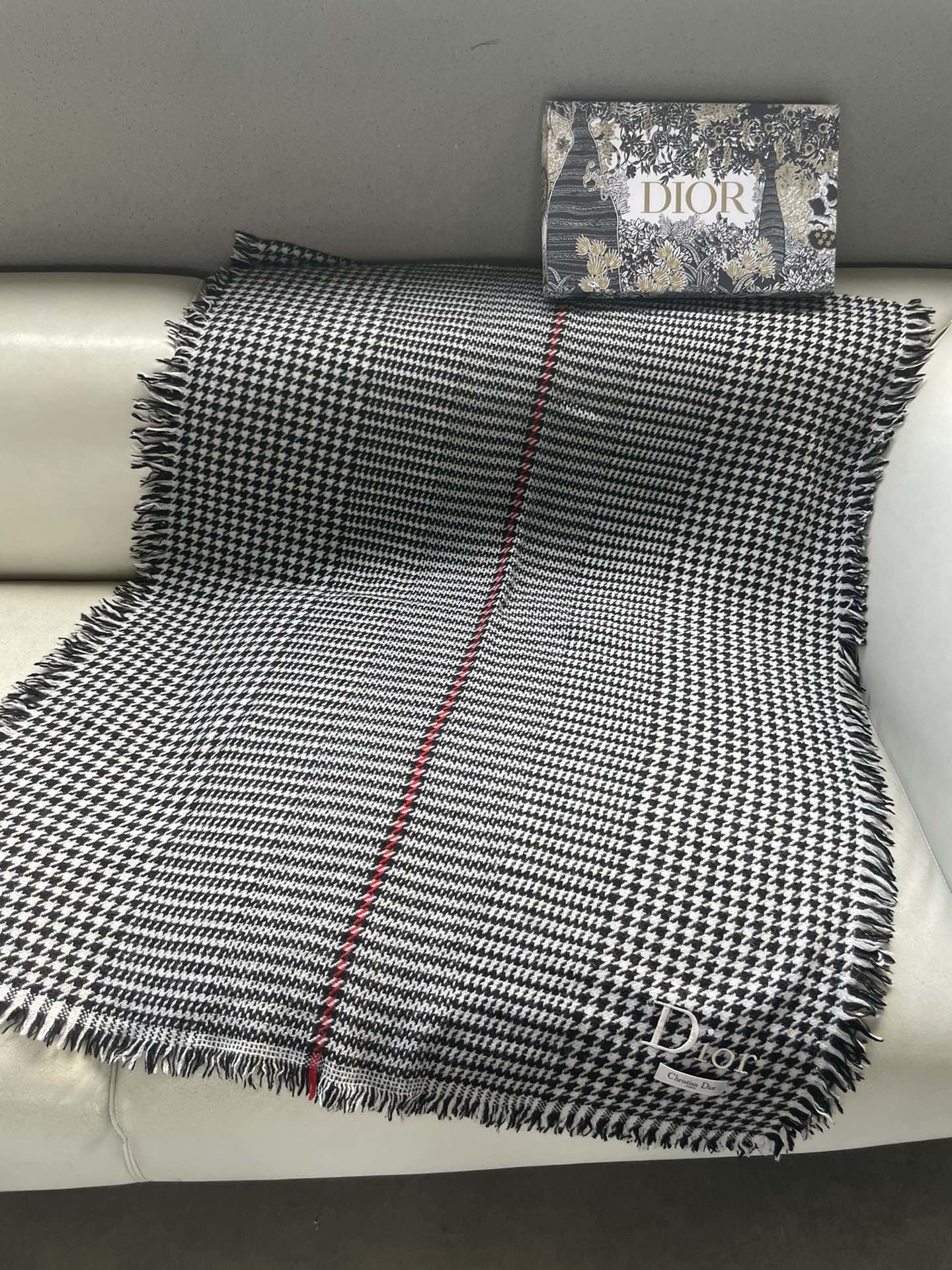DIOR HOUNDSTOOTH SCARF 200 CM IN BLACK MIX WHITE WOOL 399969
