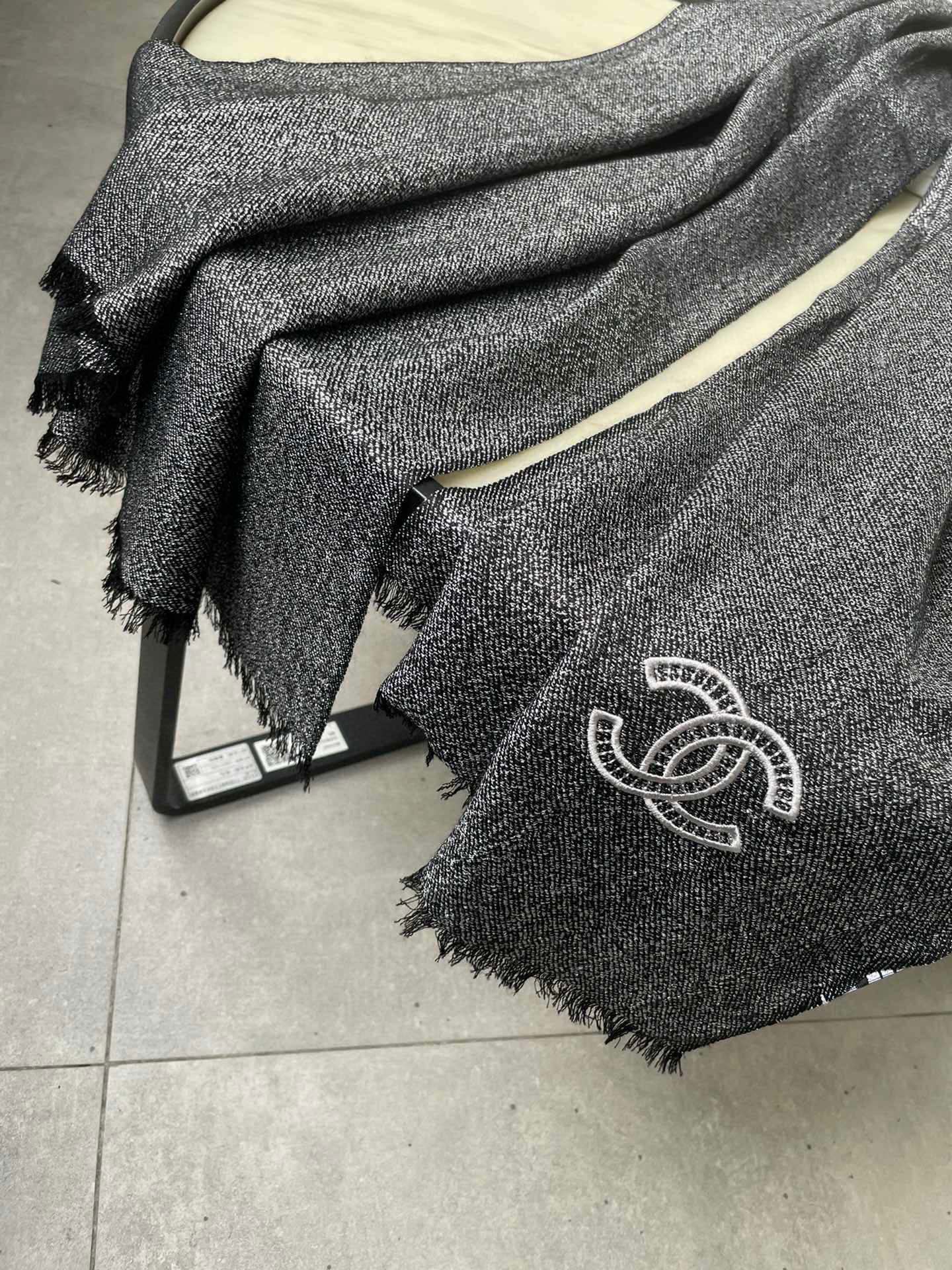 CHANEL SCARF 210 CM IN BLACK CASHMERE 402208