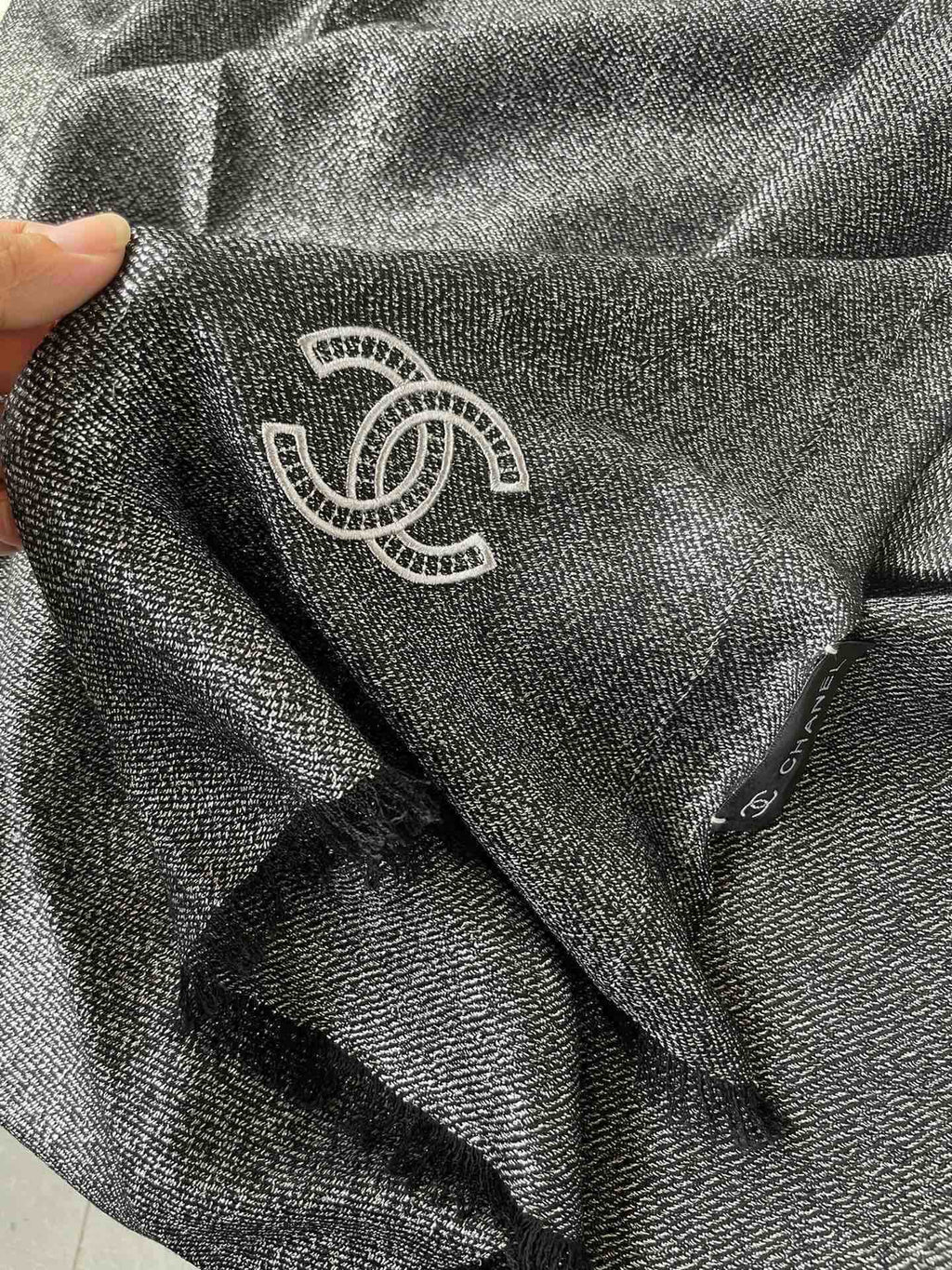 CHANEL SCARF 210 CM IN BLACK CASHMERE 402208