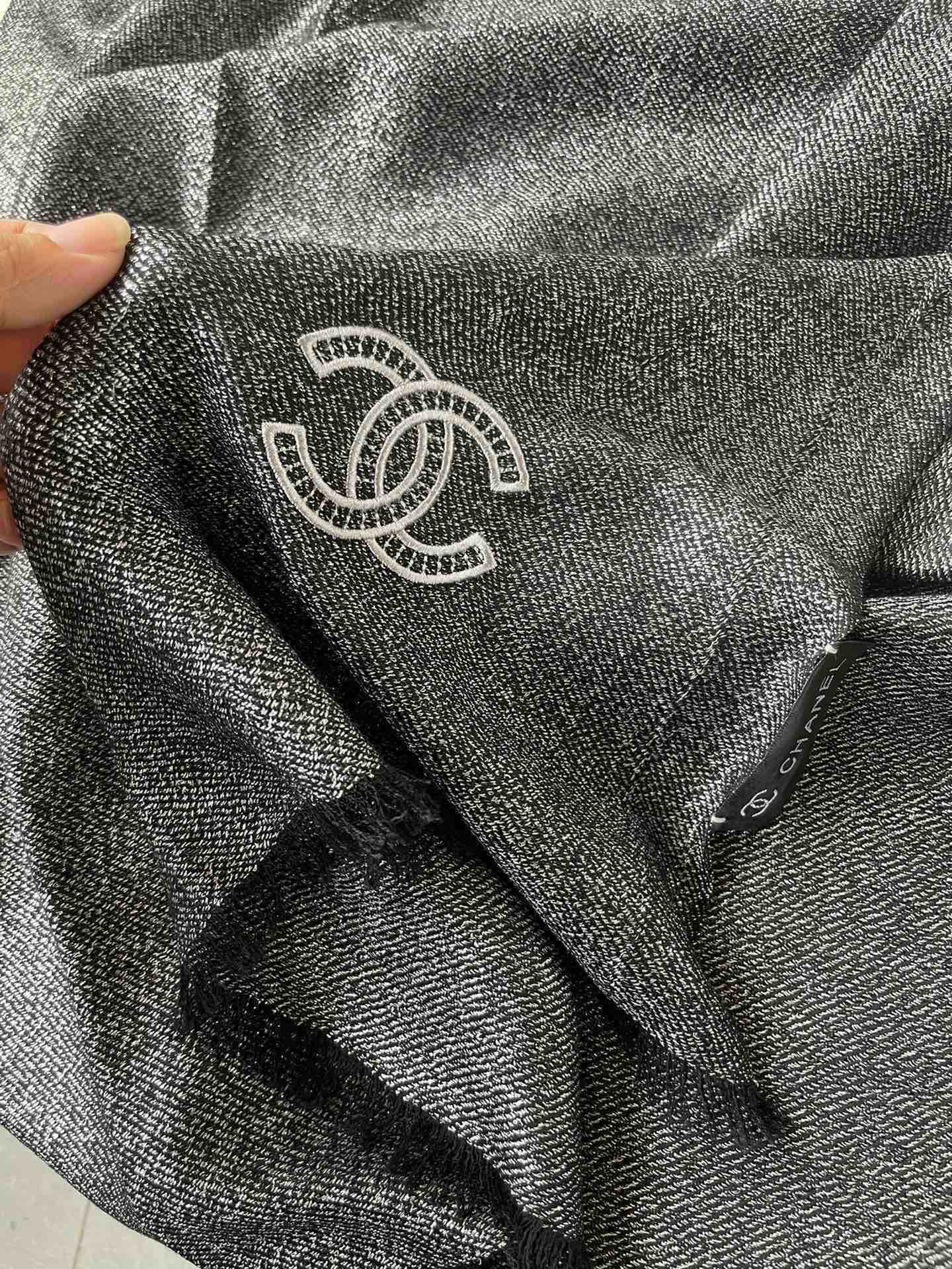 CHANEL SCARF 210 CM IN BLACK CASHMERE 402208