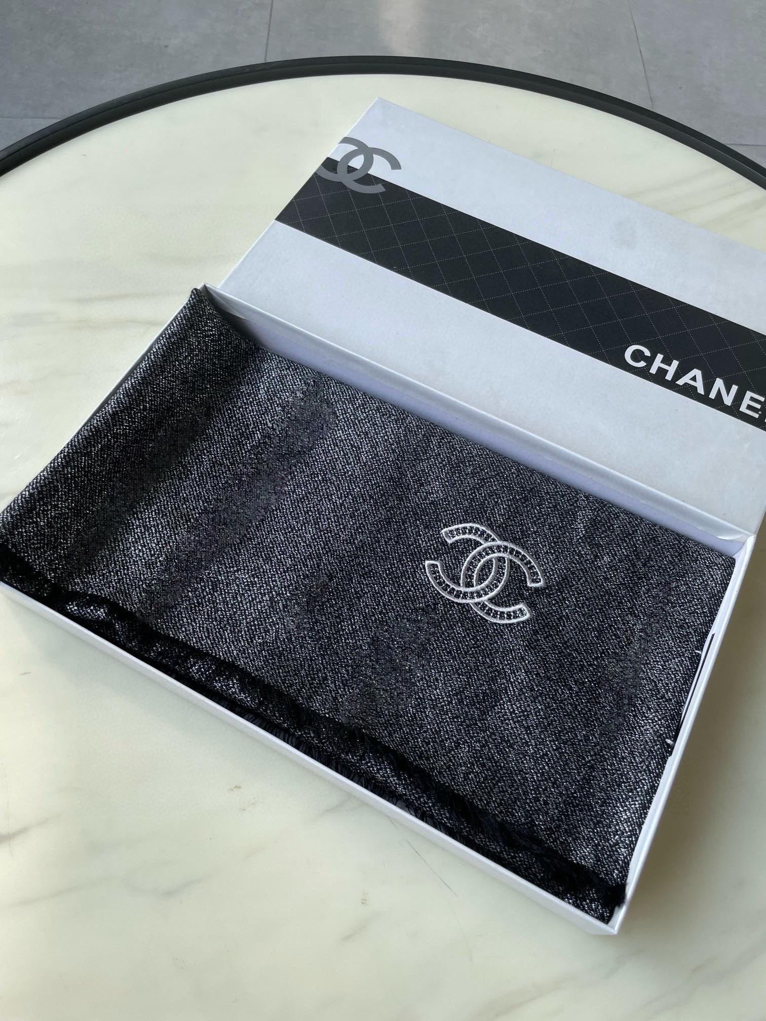 CHANEL SCARF 210 CM IN BLACK CASHMERE 402208