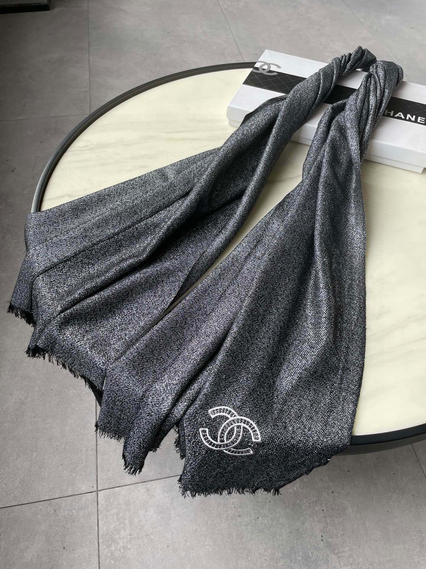 CHANEL SCARF 210 CM IN BLACK CASHMERE 402208