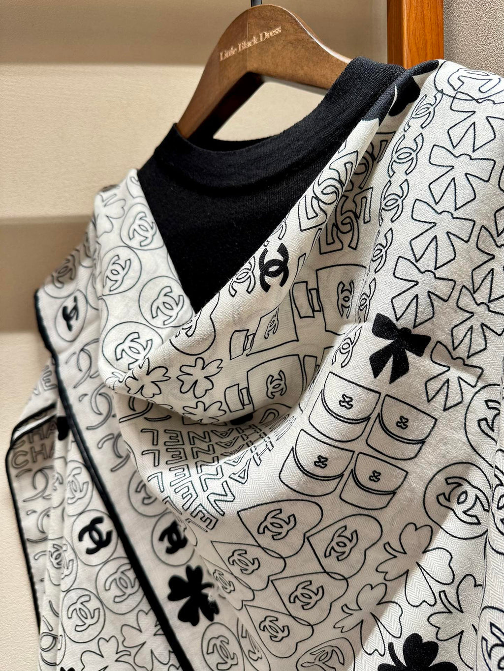 CHANEL SQUARE SCARF 140 CM IN WHITE MONOGRAM SILK 403998