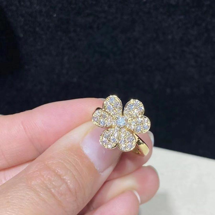 Van Cleef & Arpels FRIVOLE GOLD DIAMOND RING