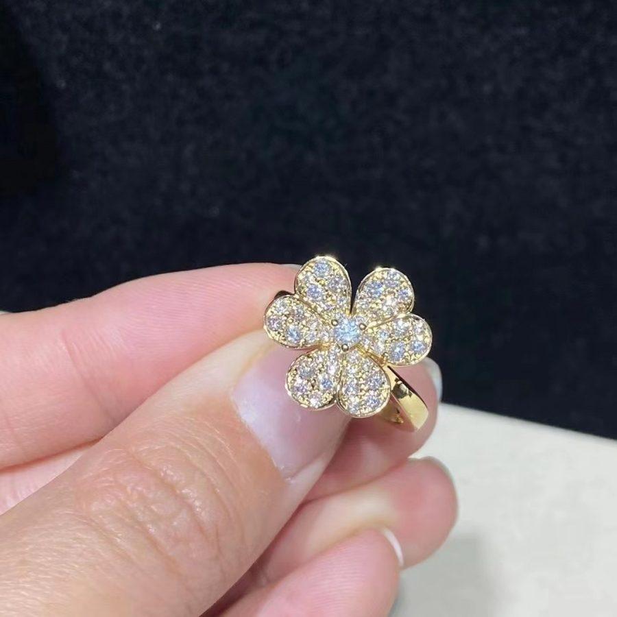 Van Cleef & Arpels FRIVOLE GOLD DIAMOND RING