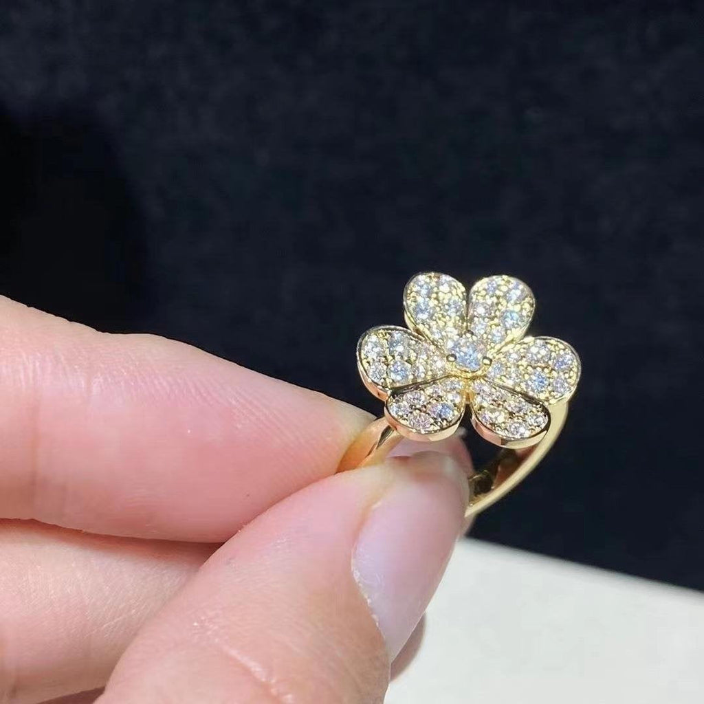 Van Cleef & Arpels FRIVOLE GOLD DIAMOND RING