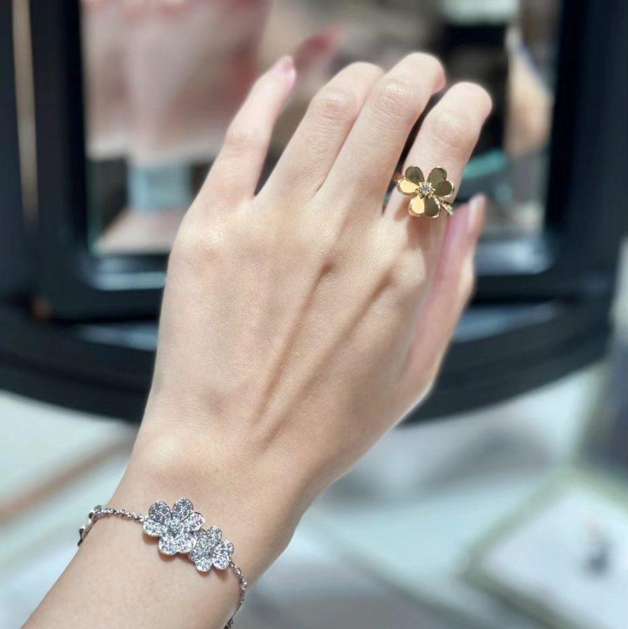 Van Cleef & Arpels FRIVOLE GOLD DIAMOND RING