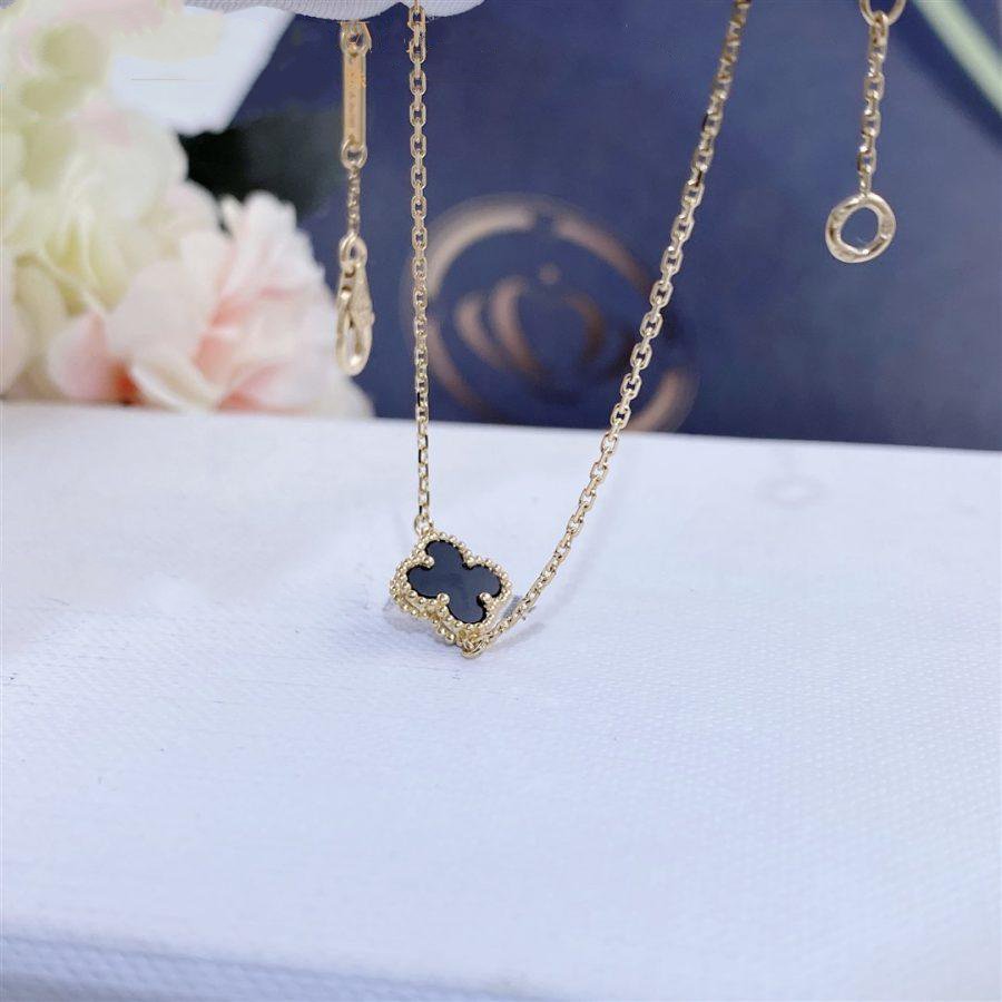 Van Cleef & Arpels CLOVER GOLD ONYX BRACELET