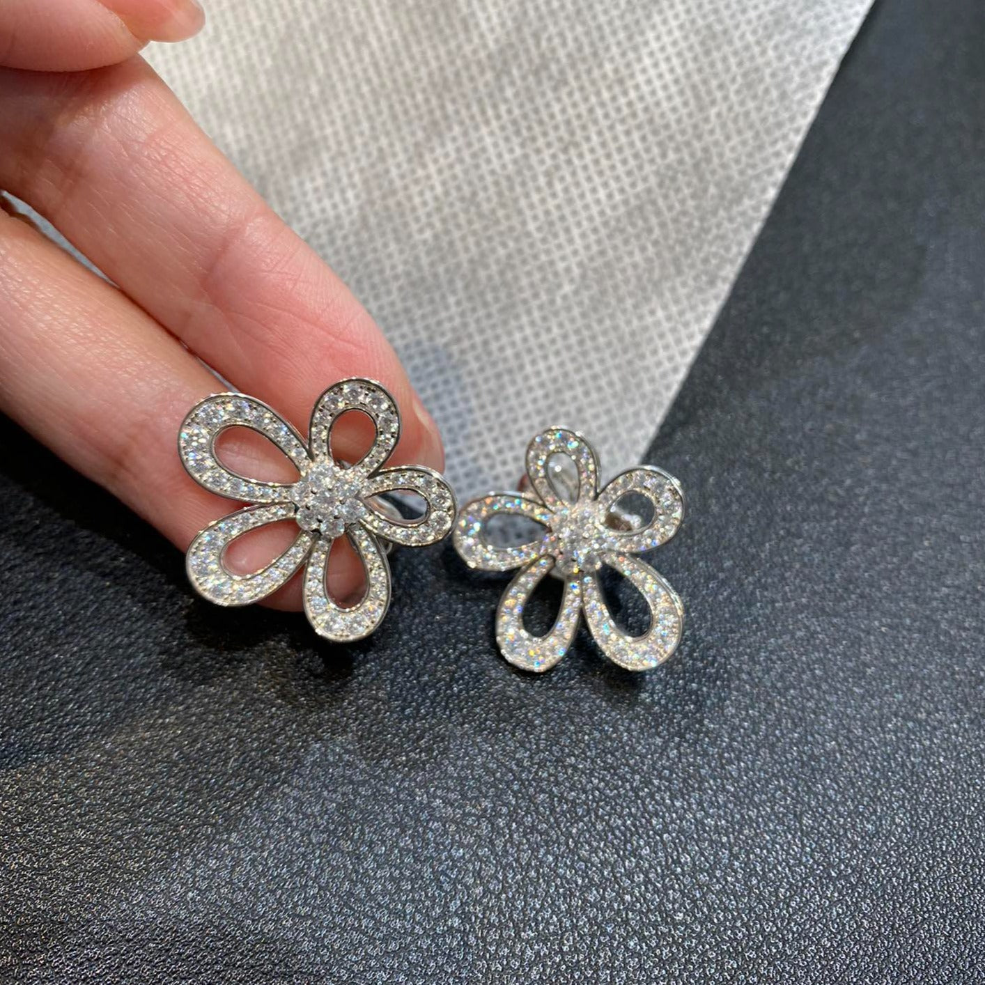 Van Cleef & Arpels LACE FLOWER SILVER EARRINGS
