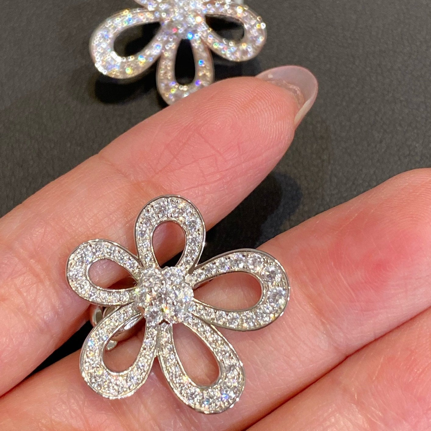 Van Cleef & Arpels LACE FLOWER SILVER EARRINGS