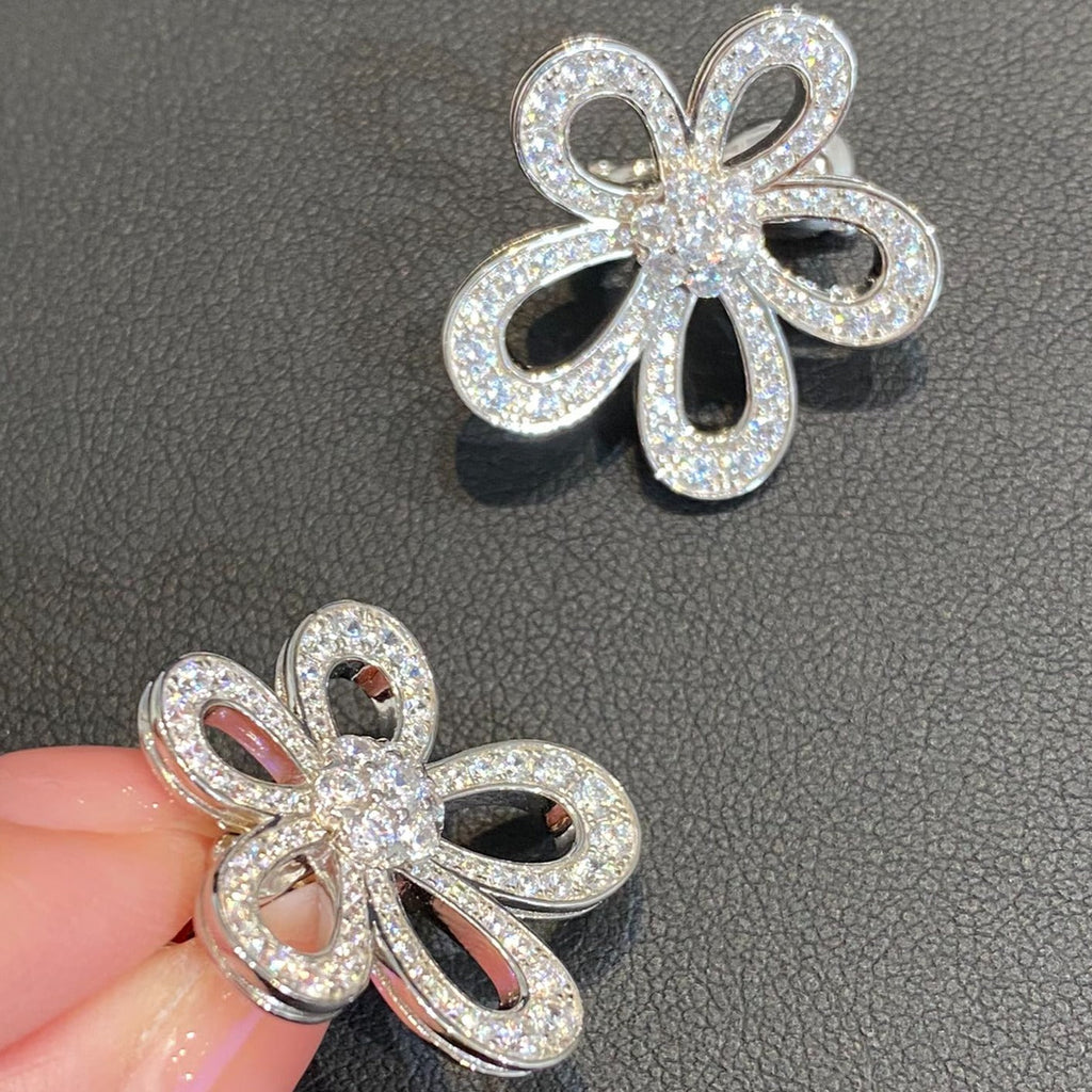 Van Cleef & Arpels LACE FLOWER SILVER EARRINGS