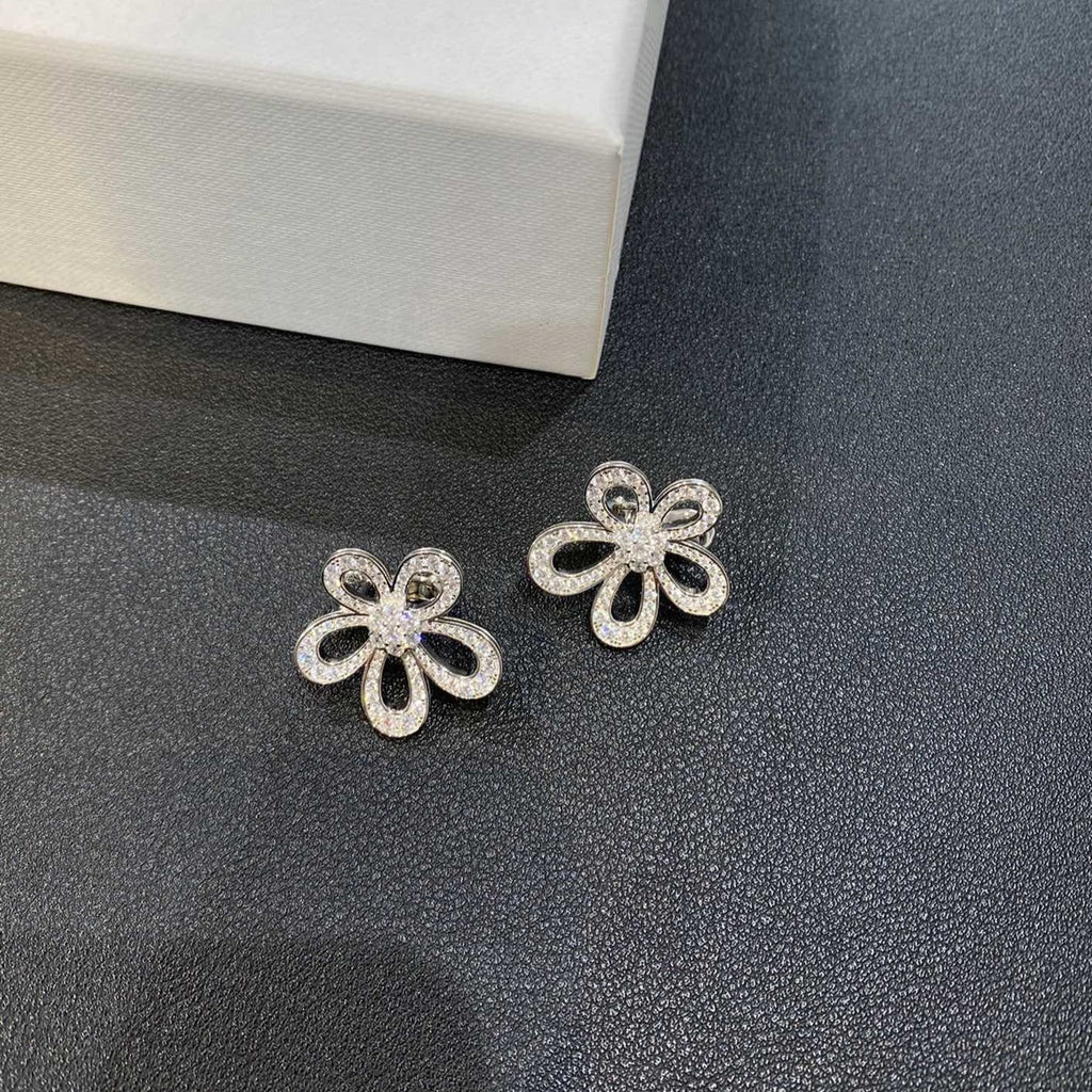 Van Cleef & Arpels LACE FLOWER SILVER EARRINGS