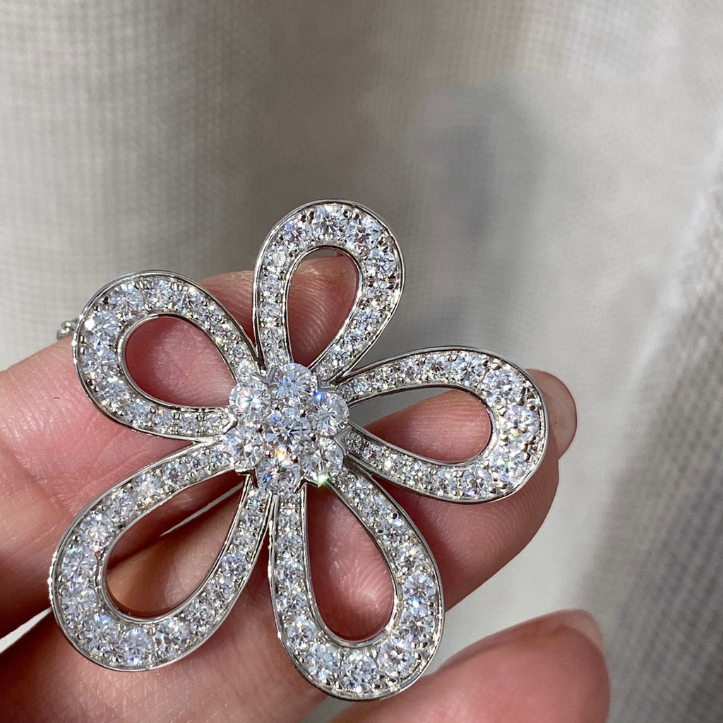 Van Cleef & Arpels LACE FLOWER SILVER PENDANT DIAMOND NECKLACE