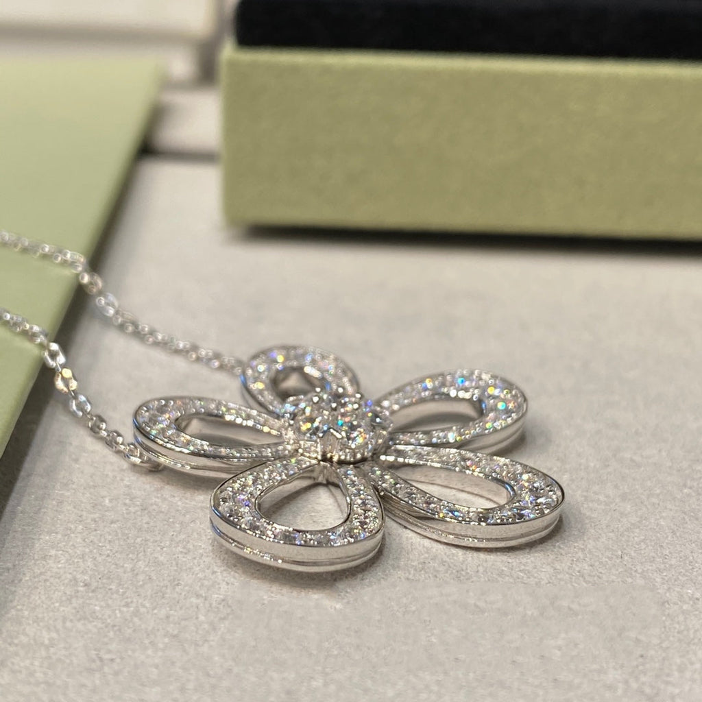 Van Cleef & Arpels LACE FLOWER SILVER PENDANT DIAMOND NECKLACE