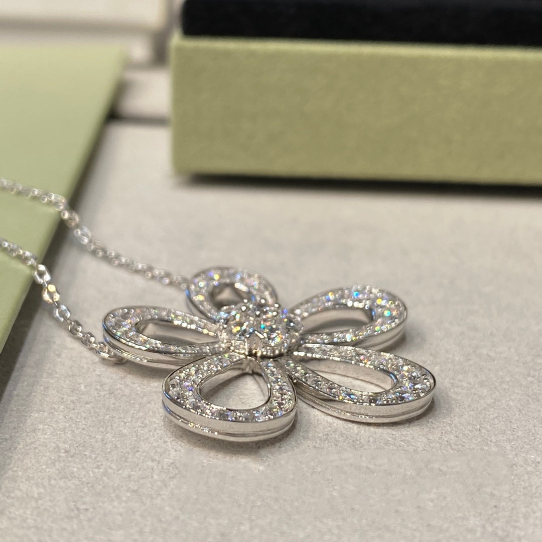Van Cleef & Arpels LACE FLOWER SILVER PENDANT DIAMOND NECKLACE