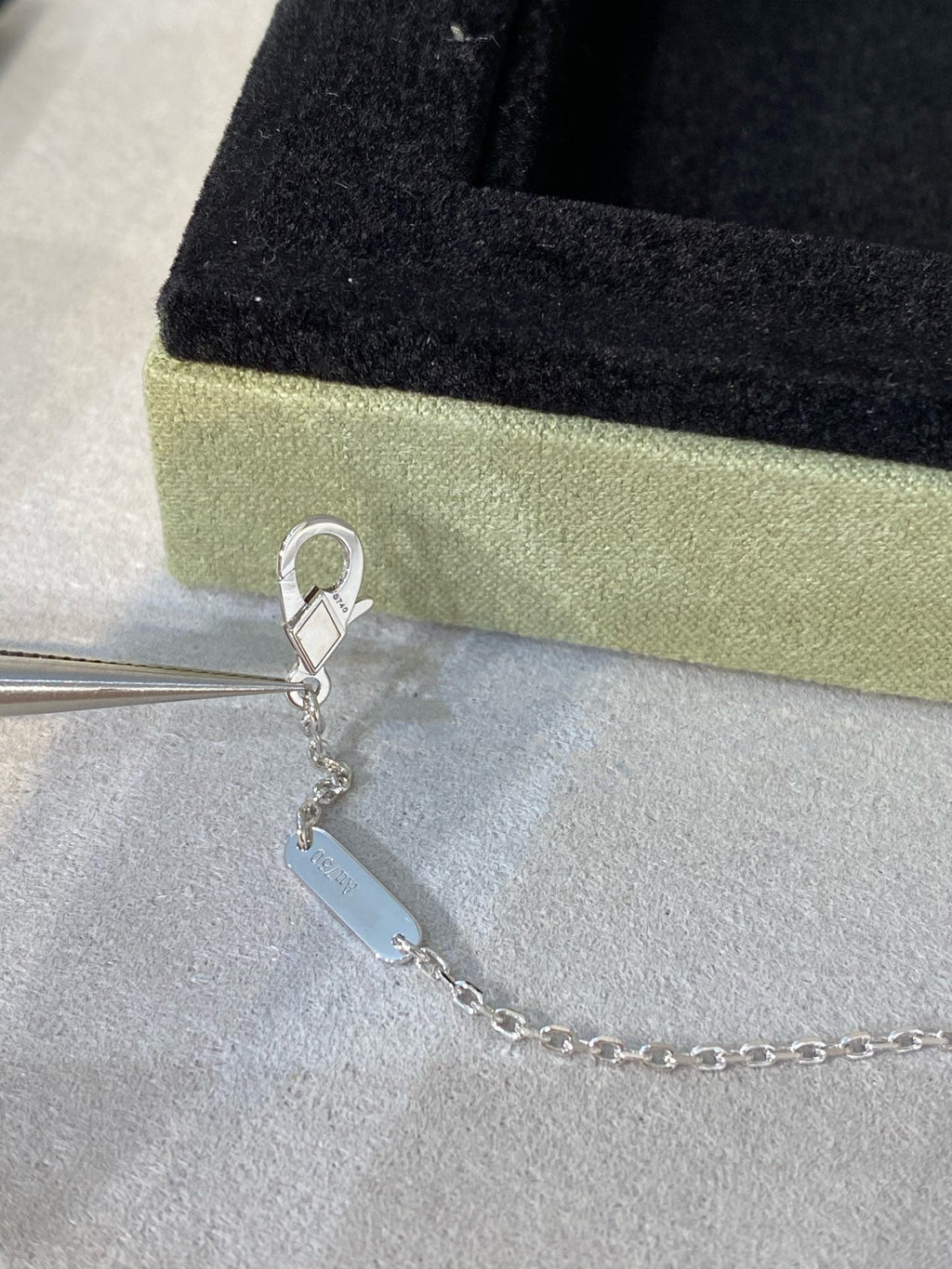 Van Cleef & Arpels LACE FLOWER SILVER PENDANT DIAMOND NECKLACE
