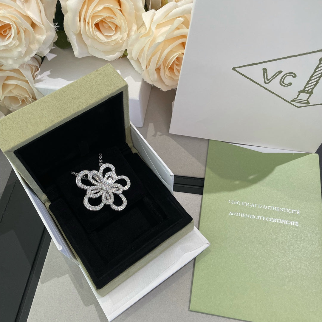 Van Cleef & Arpels DOUBLE LACE FLOWER SILVER PENDANT DIAMOND NECKLACE