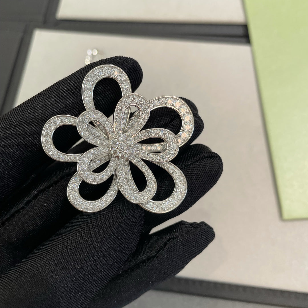 Van Cleef & Arpels DOUBLE LACE FLOWER SILVER PENDANT DIAMOND NECKLACE