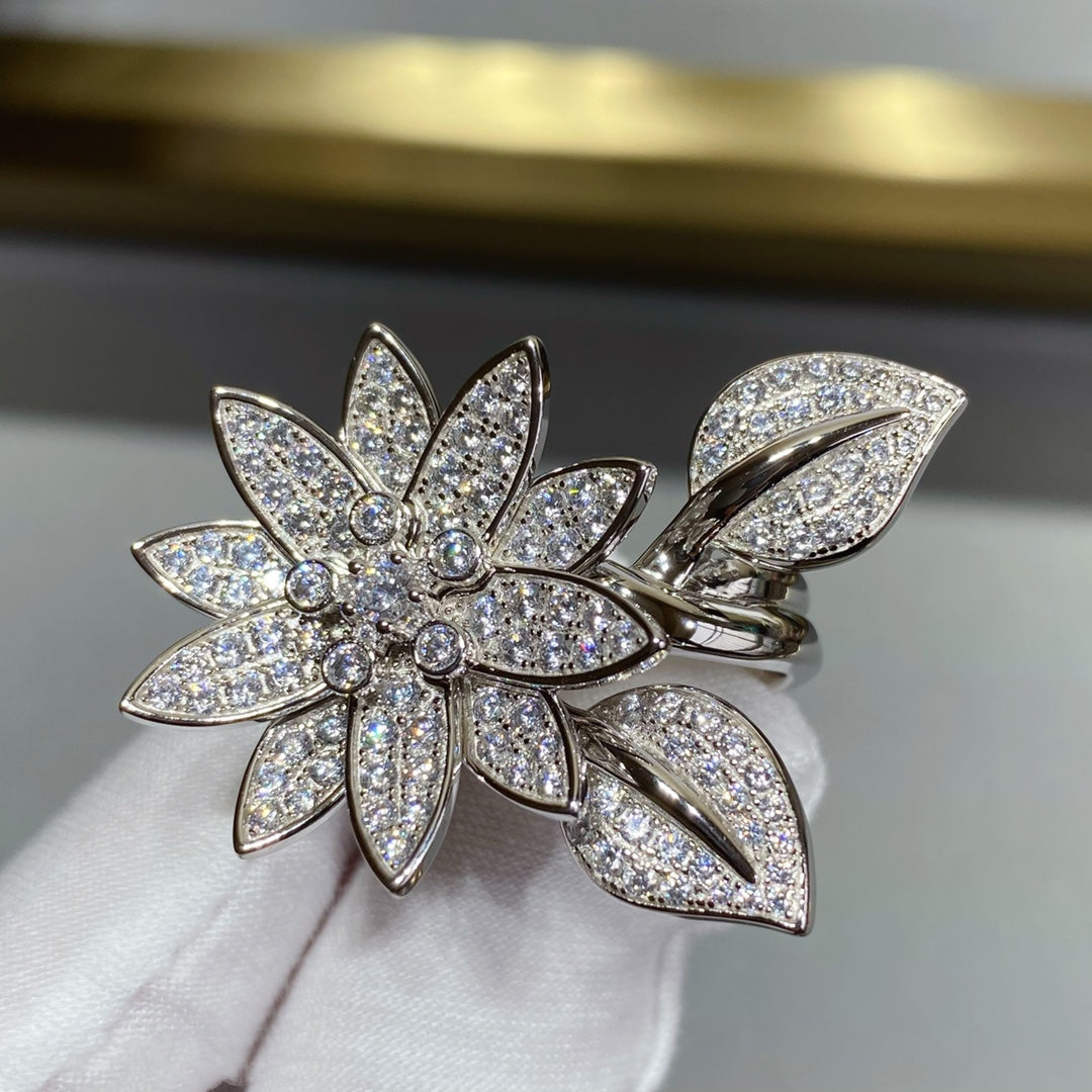 Van Cleef & Arpels DUAL-PURPOSE LOTUS SILVER DIAMONDS RING