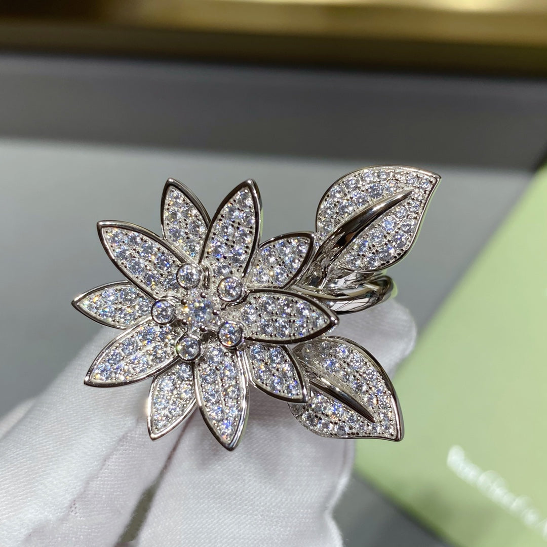 Van Cleef & Arpels DUAL-PURPOSE LOTUS SILVER DIAMONDS RING