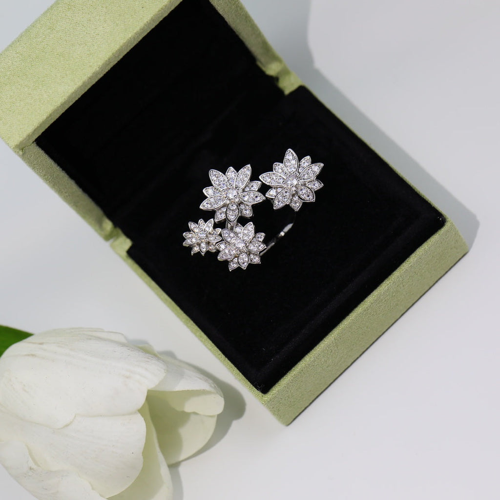 Van Cleef & Arpels FOUR-FLOWERS SILVER DIAMONDS RING