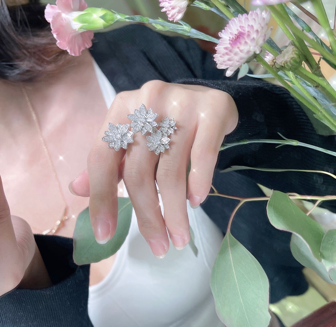 Van Cleef & Arpels FOUR-FLOWERS SILVER DIAMONDS RING