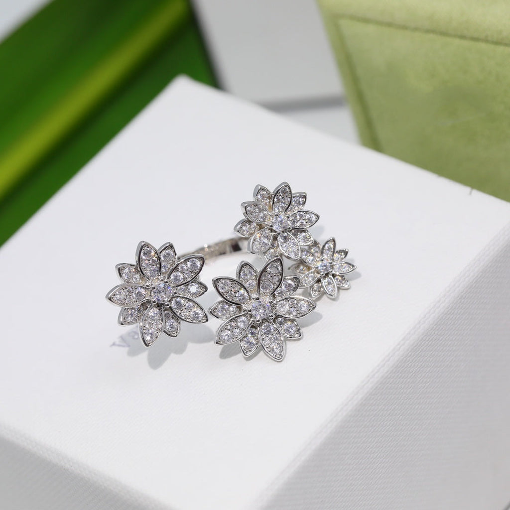 Van Cleef & Arpels FOUR-FLOWERS SILVER DIAMONDS RING