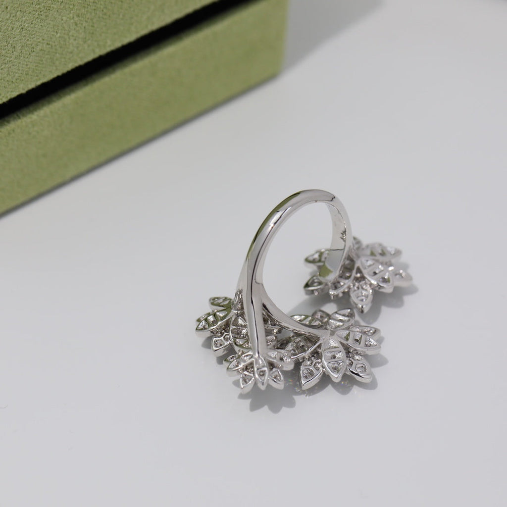Van Cleef & Arpels FOUR-FLOWERS SILVER DIAMONDS RING