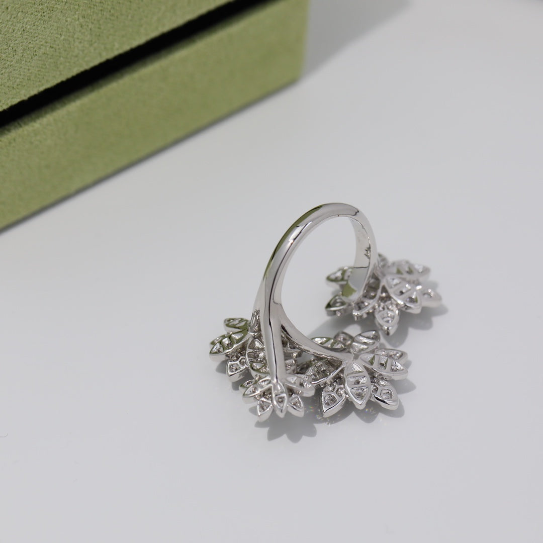 Van Cleef & Arpels FOUR-FLOWERS SILVER DIAMONDS RING