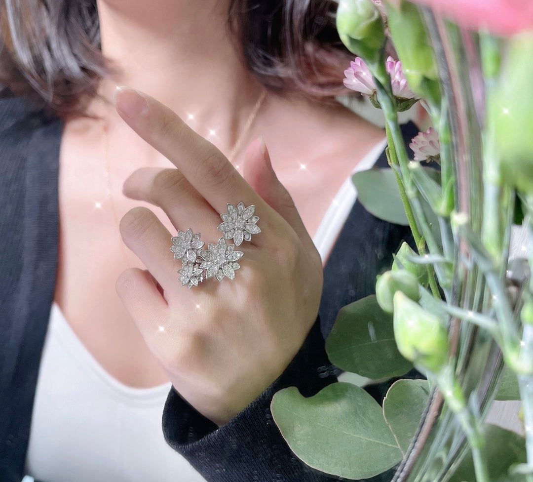 Van Cleef & Arpels FOUR-FLOWERS SILVER DIAMONDS RING