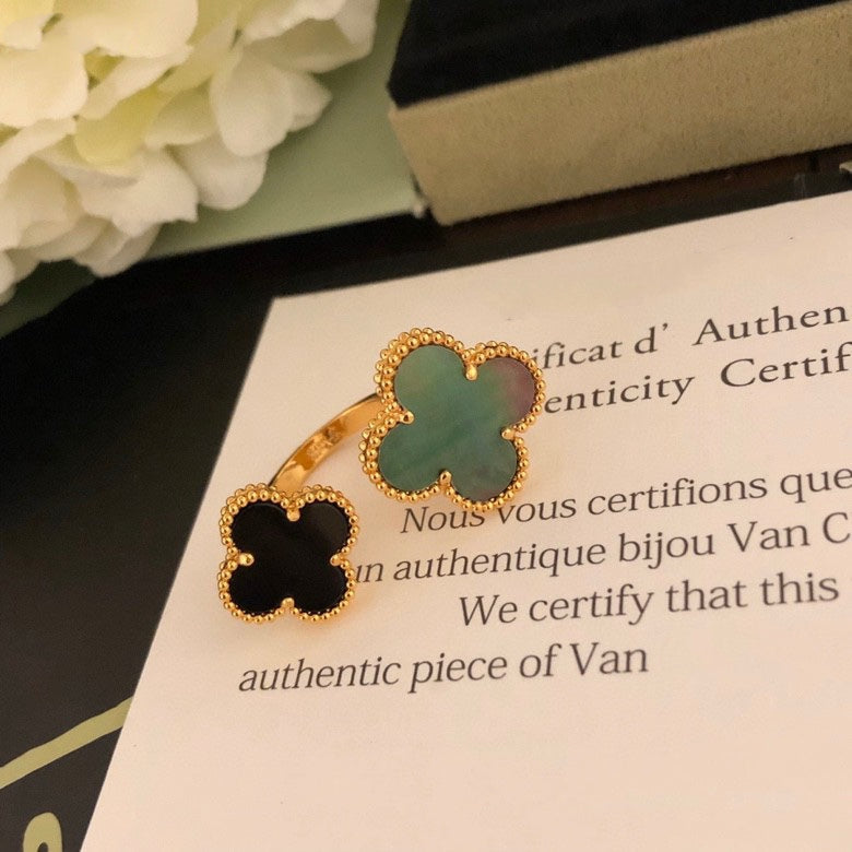 Van Cleef & Arpels CLOVER BETWEEN THE FINGER RING