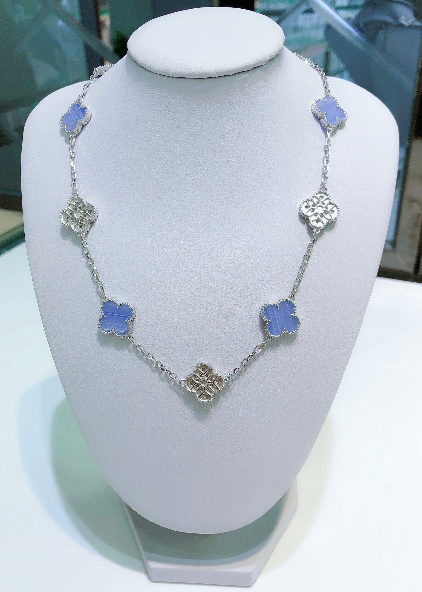 Van Cleef & Arpels CLOVER 10 MOTIFS CHALCEDONY DIAMONDS SILVER NECKLACE