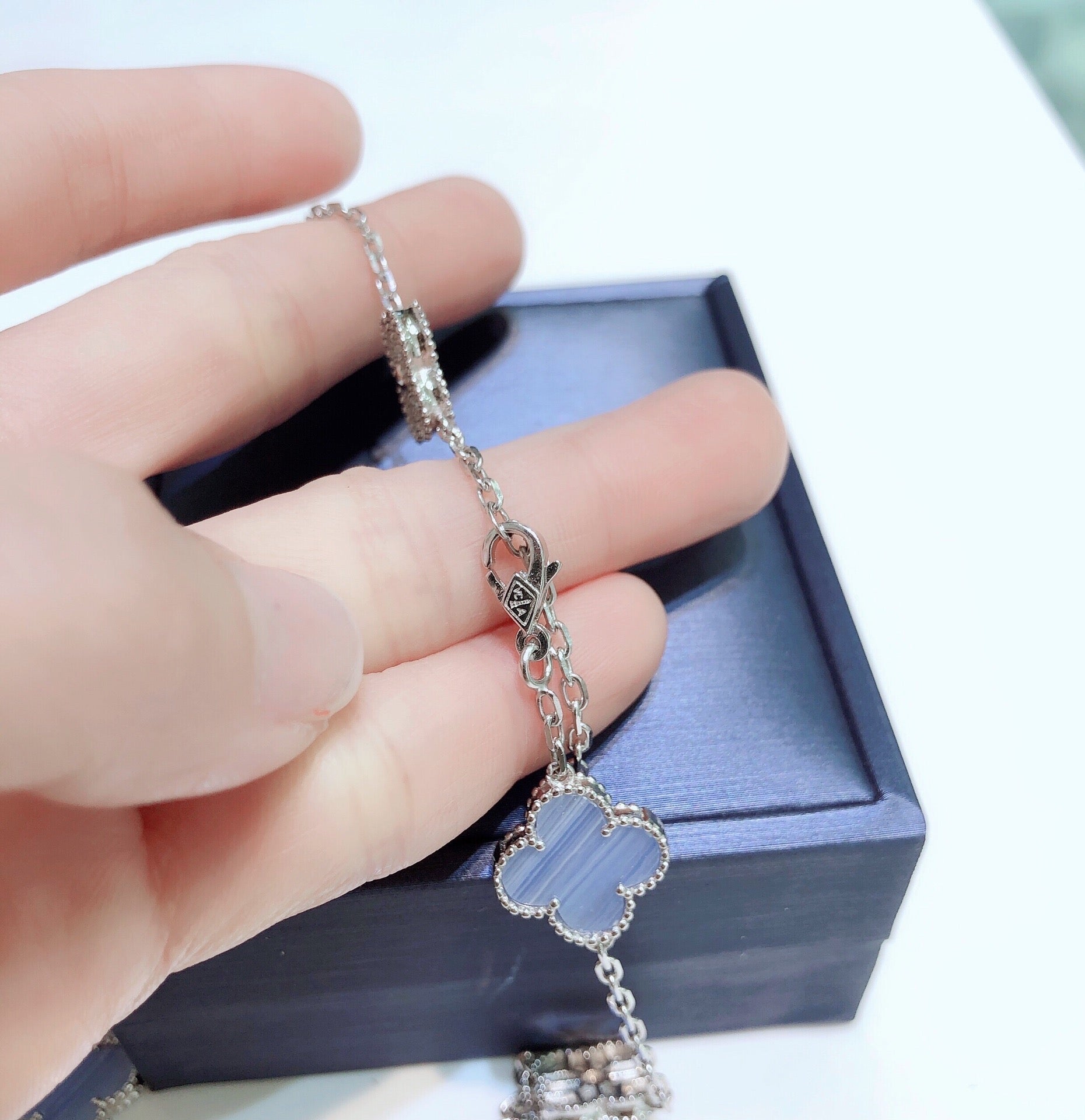 Van Cleef & Arpels CLOVER 10 MOTIFS CHALCEDONY DIAMONDS SILVER NECKLACE