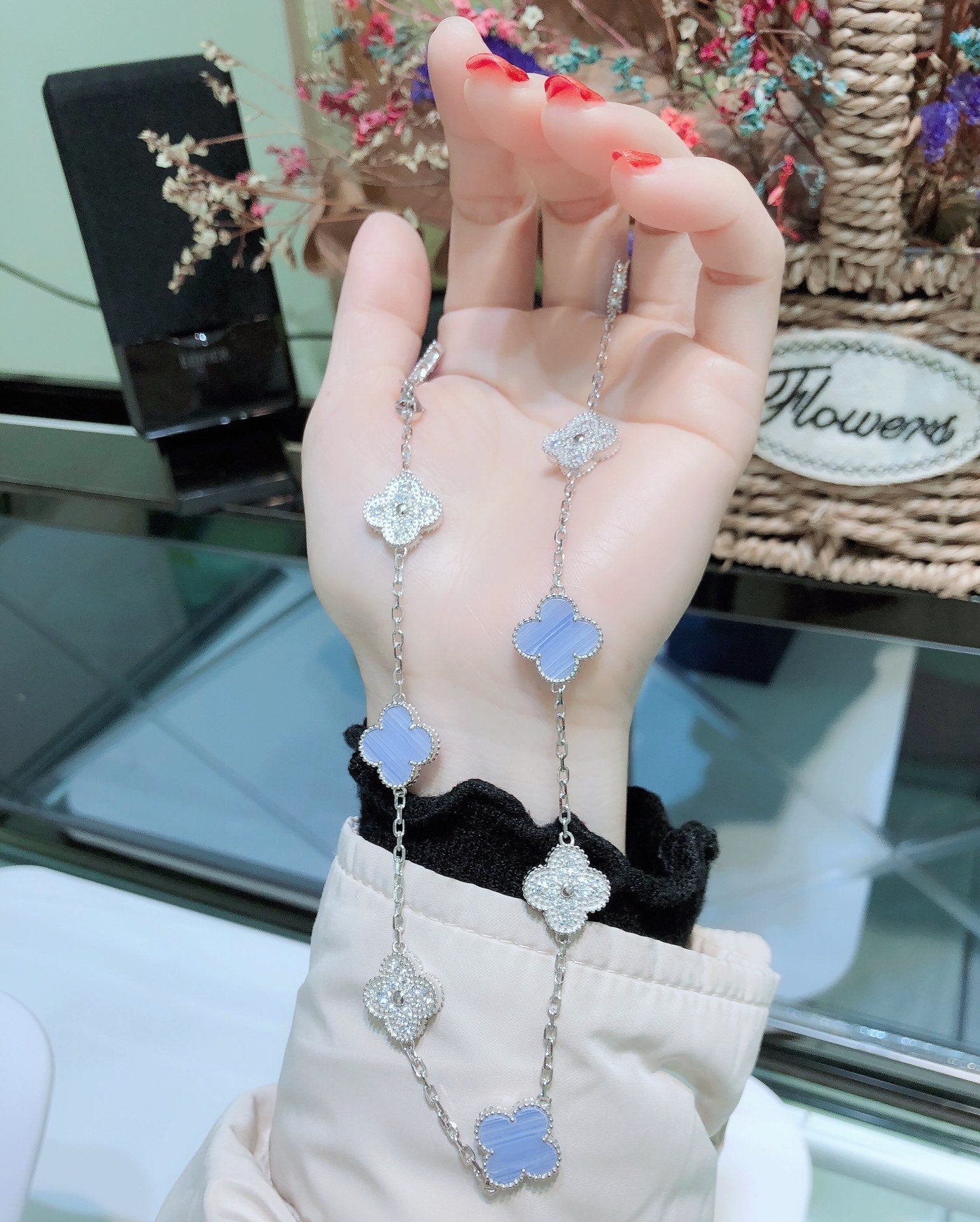 Van Cleef & Arpels CLOVER 10 MOTIFS CHALCEDONY DIAMONDS SILVER NECKLACE