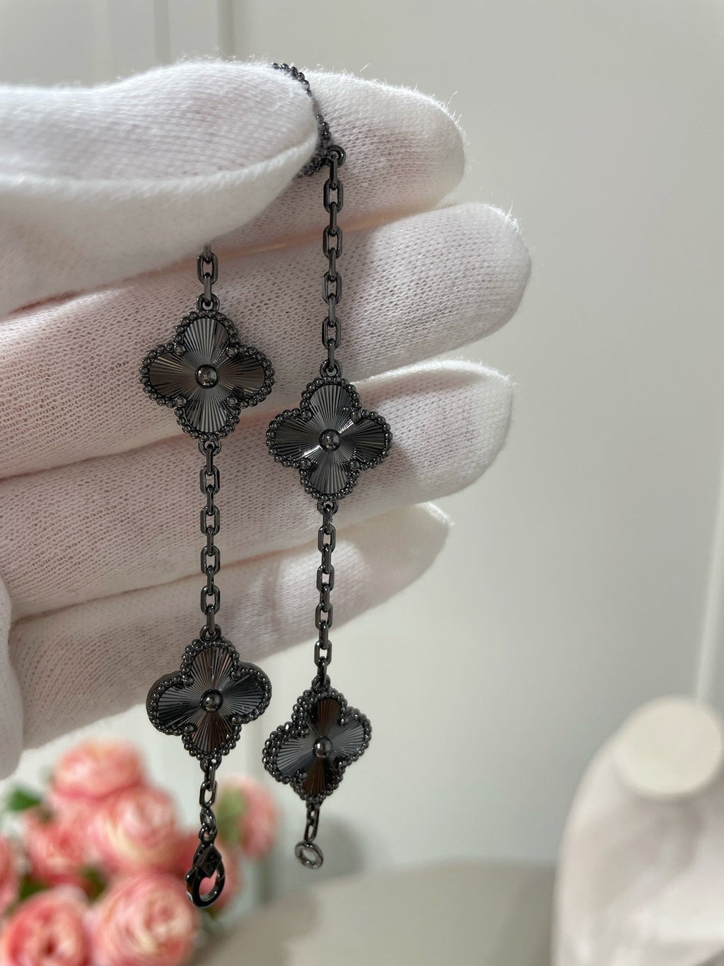Van Cleef & Arpels CLOVER 5 MOTIF BLACK BRACELET