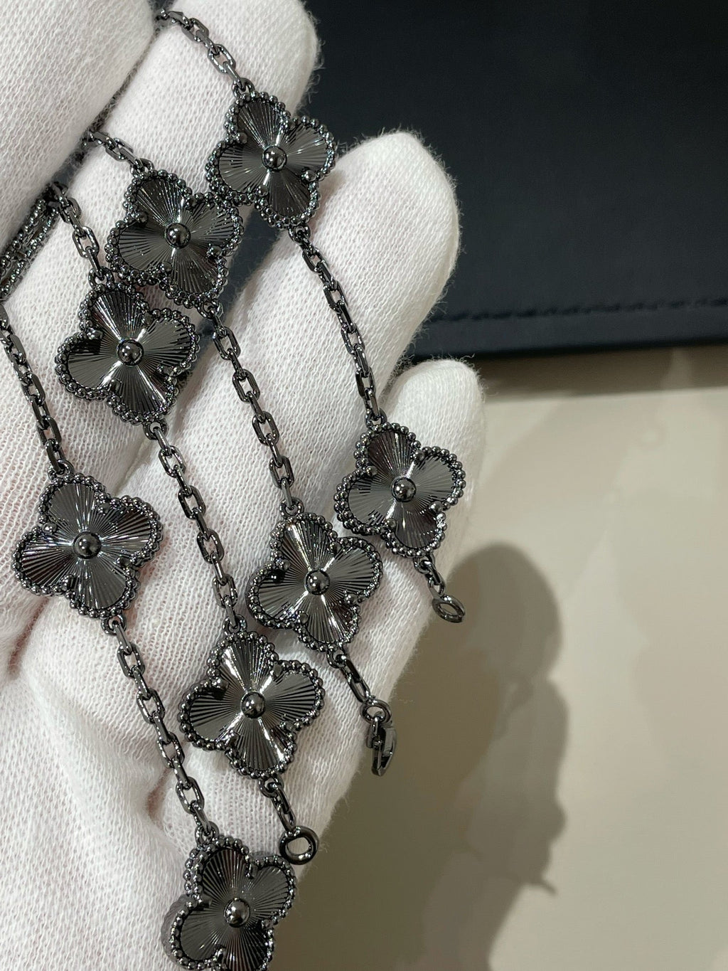 Van Cleef & Arpels CLOVER 5 MOTIF BLACK BRACELET