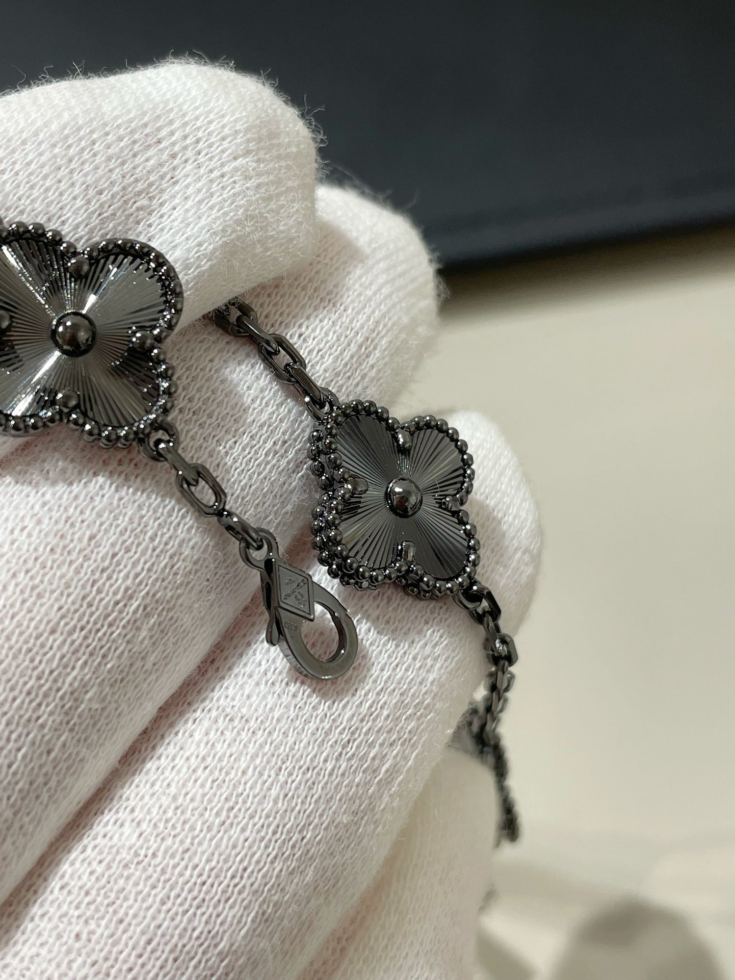 Van Cleef & Arpels CLOVER 5 MOTIF BLACK BRACELET