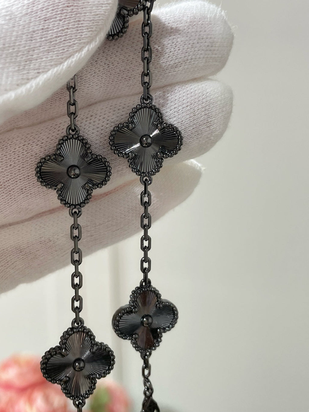 Van Cleef & Arpels CLOVER 5 MOTIF BLACK BRACELET