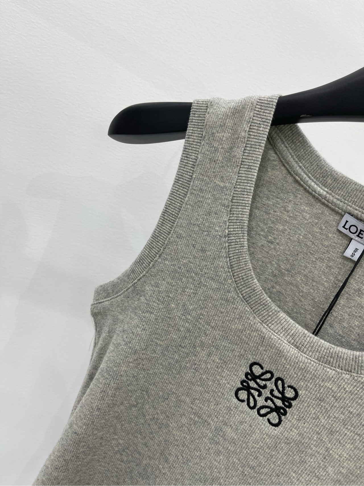 Round neck embroidered vest