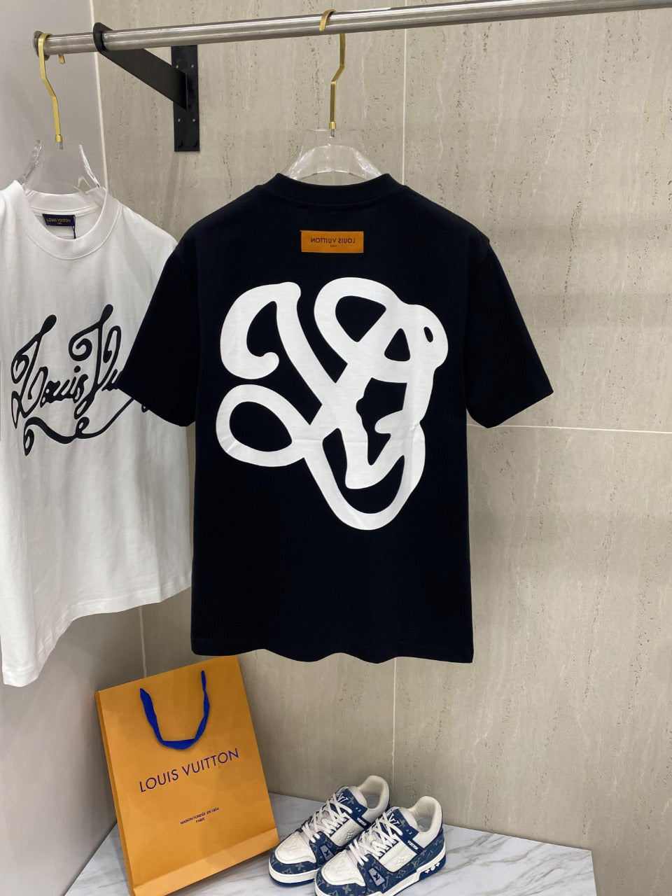 LOUIS VUITTON LV T-SHIRT IN BLACK COTTON 239616