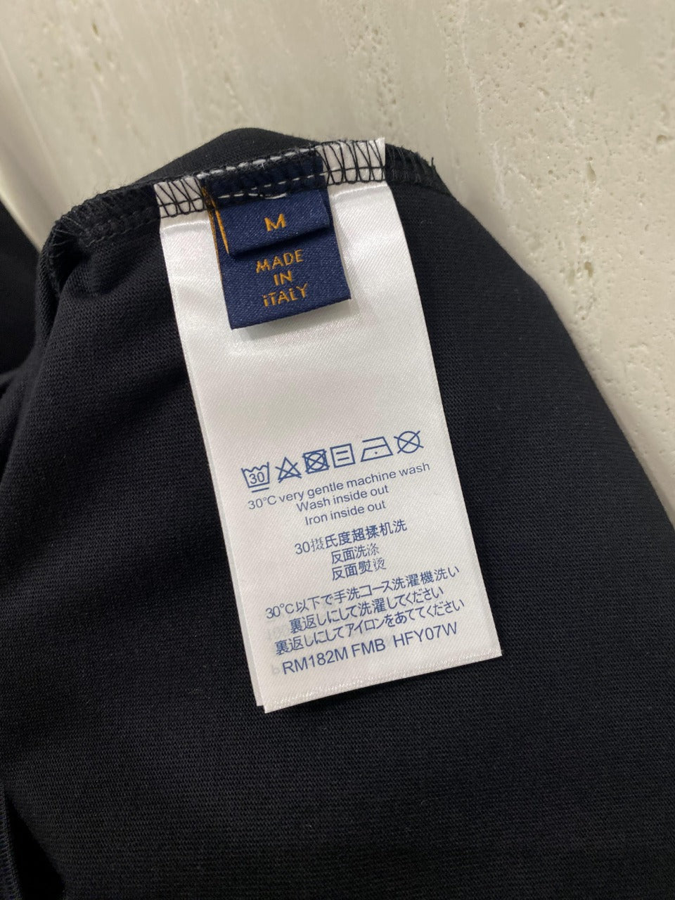 LOUIS VUITTON LV T-SHIRT IN BLACK COTTON 239616