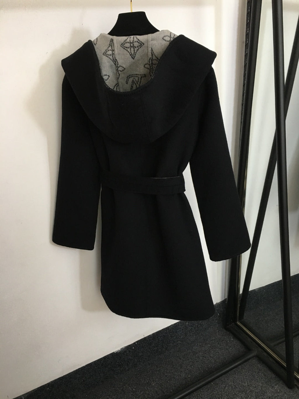 LOUIS VUITTON LV 25S BELTED WOOL COAT 0144