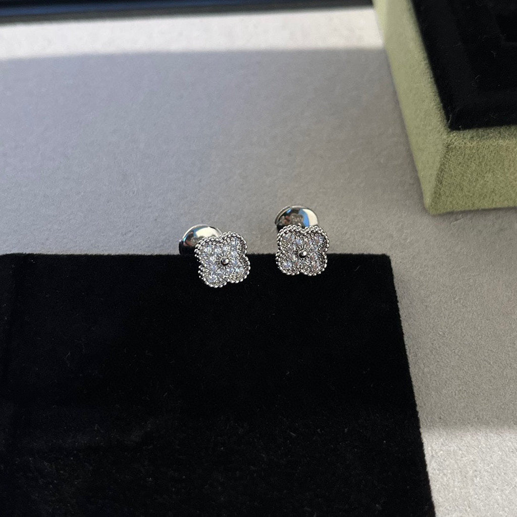 Van Cleef & Arpels CLOVER MINI DIAMOND STUD EARRINGS