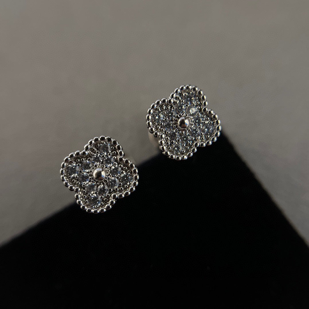 Van Cleef & Arpels CLOVER MINI DIAMOND STUD EARRINGS