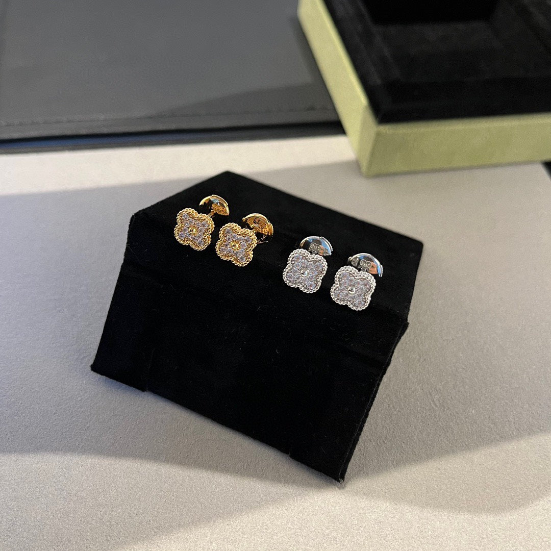 Van Cleef & Arpels CLOVER MINI DIAMOND STUD EARRINGS
