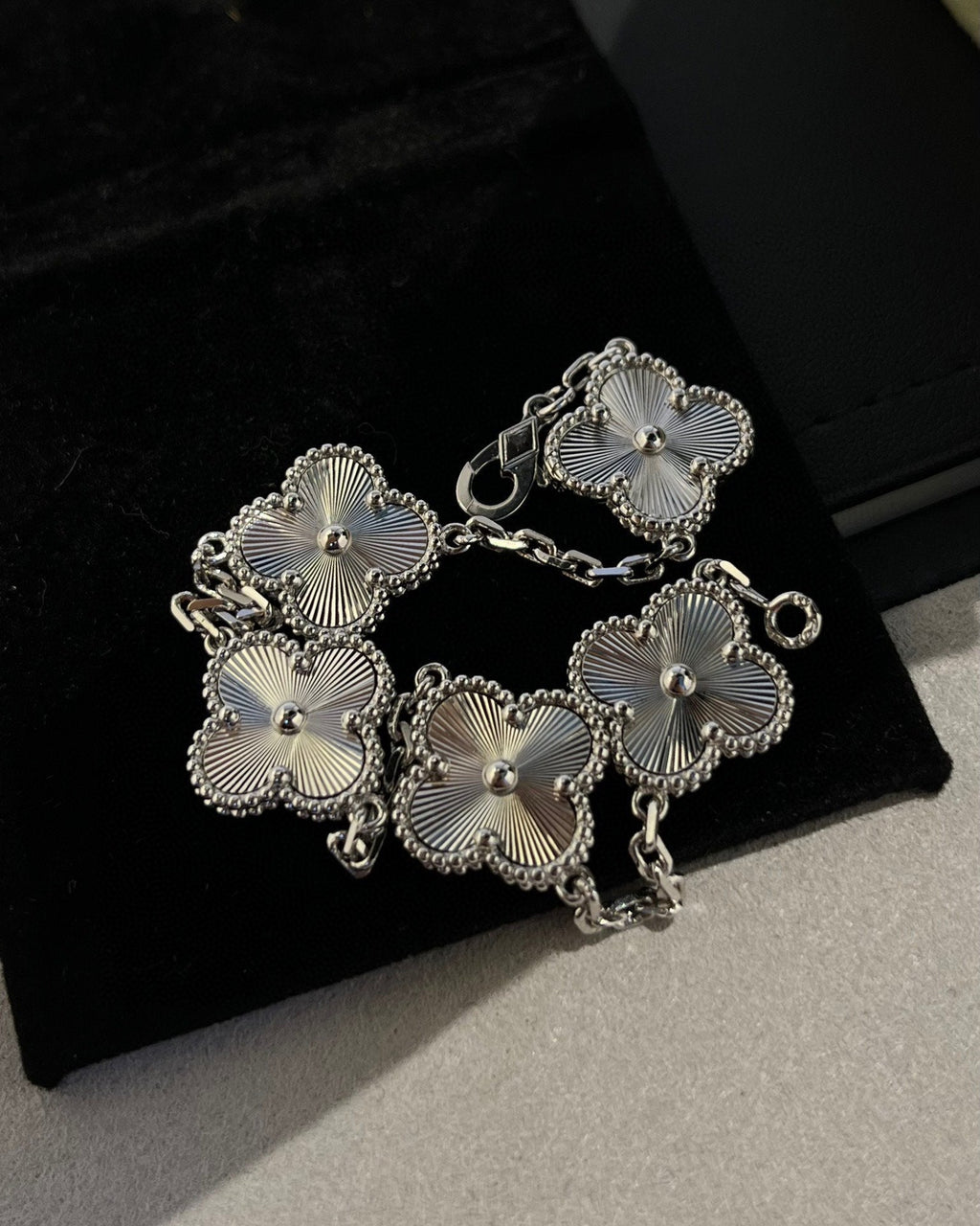 Van Cleef & Arpels CLOVER SILVER 5 MOTIFS BRACELET