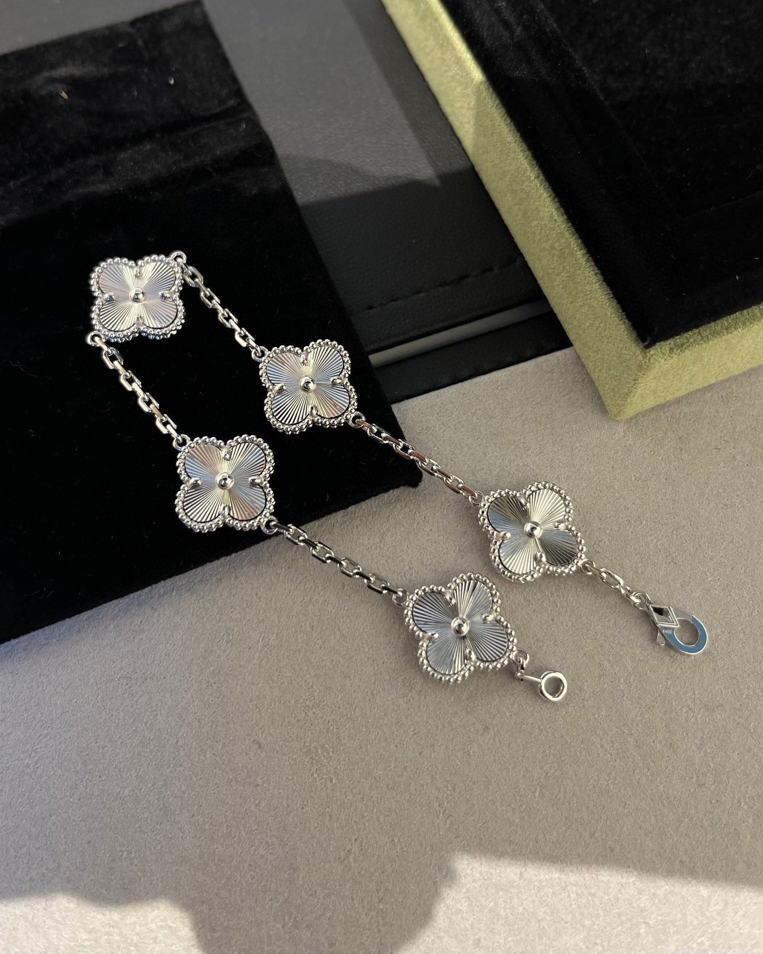 Van Cleef & Arpels CLOVER SILVER 5 MOTIFS BRACELET